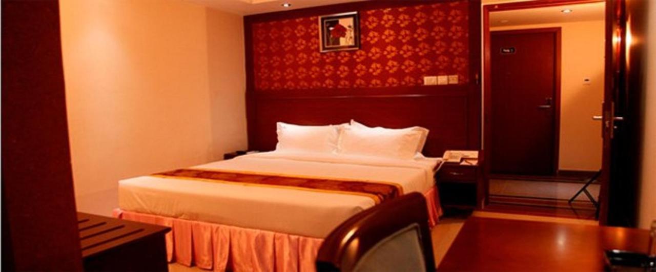 Hotel Hiton Perintalmanna Екстер'єр фото