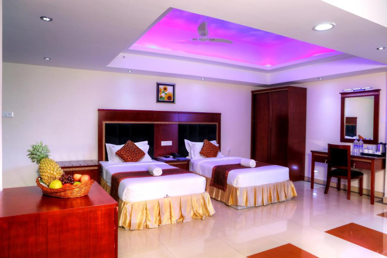 Hotel Hiton Perintalmanna Екстер'єр фото